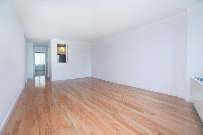 Building Photo - 311 Greenwich St