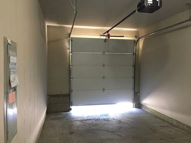 Building Photo - 1057 NE Kayak Loop