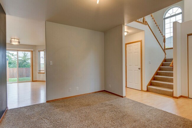 Foto del edificio - Stunning 4 Bedroom, 2.5 Bathroom Home With...