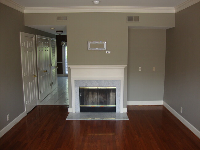 Foto del edificio - 3305 Golf Club Ln