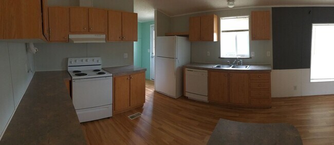 Foto del edificio - 3-bedroom 2-bathroom Modular Home in Babcock Vista!