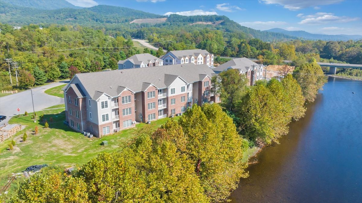 River Retreat Apartments in Covington, VA