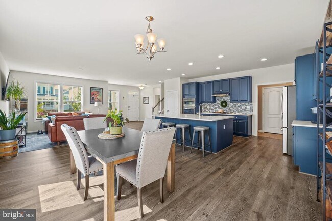 Building Photo - 1025 Forsythia Ln