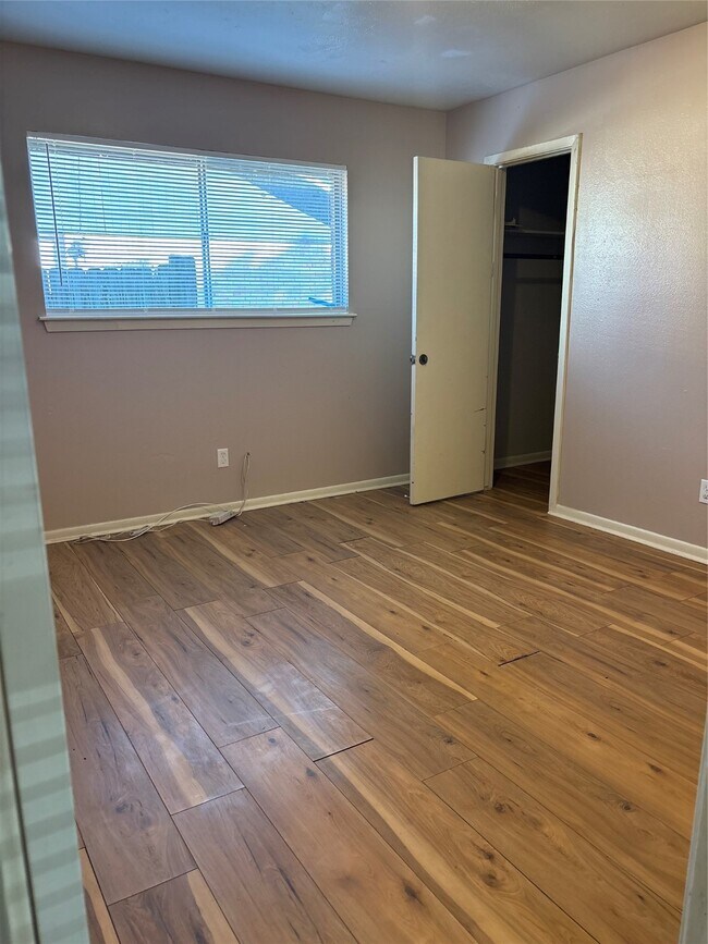 Foto del edificio - 2114 Yorktown Ct N