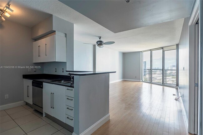 Building Photo - 325 S Biscayne Blvd