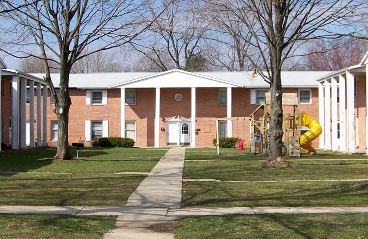 Building Photo - Colonial Court Apartments