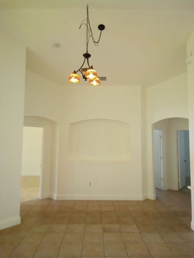 Building Photo - Charming 3 Bedroom Home for Rent in Davenp...
