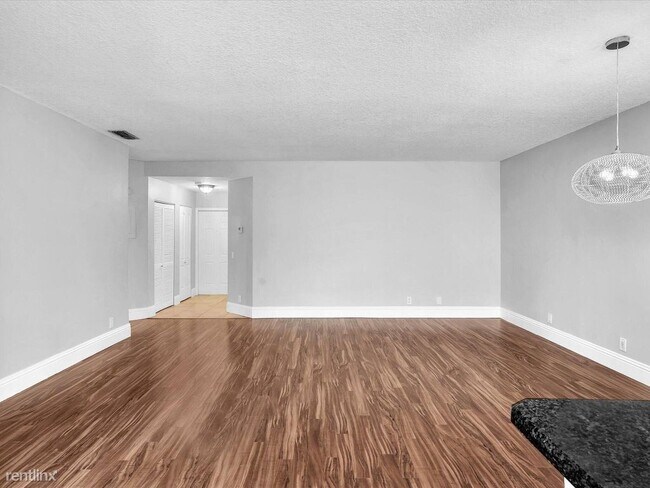 Building Photo - 2 br, 2 bath House - 6506 Via Regina