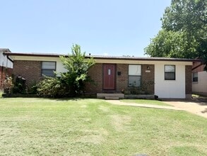Building Photo - 5810 NW Oak Ave