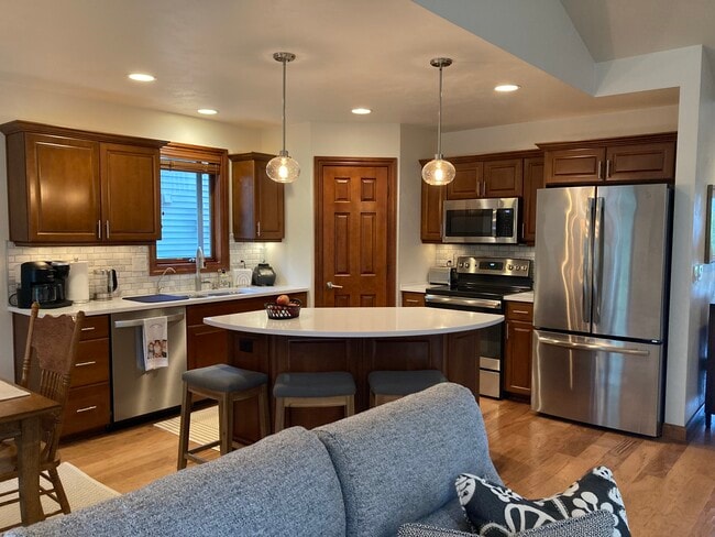 Building Photo - 6951 Brackenwood Ln