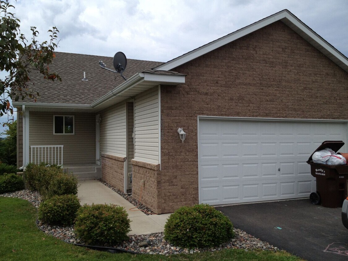 Primary Photo - End Unit Walk-Out Rambler Style Town Home ...