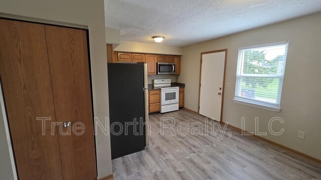 Building Photo - 2581 Sandbury Blvd