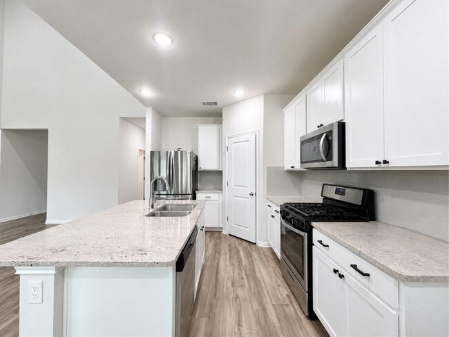 Building Photo - 1600 Longhorn Ranch Dr