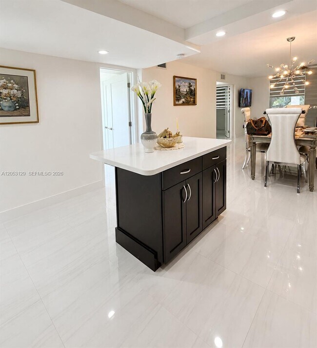 Foto del edificio - 8990 S Hollybrook Blvd