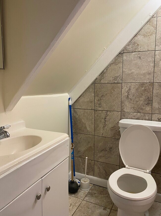 Baño - 2244 Nichols Ave