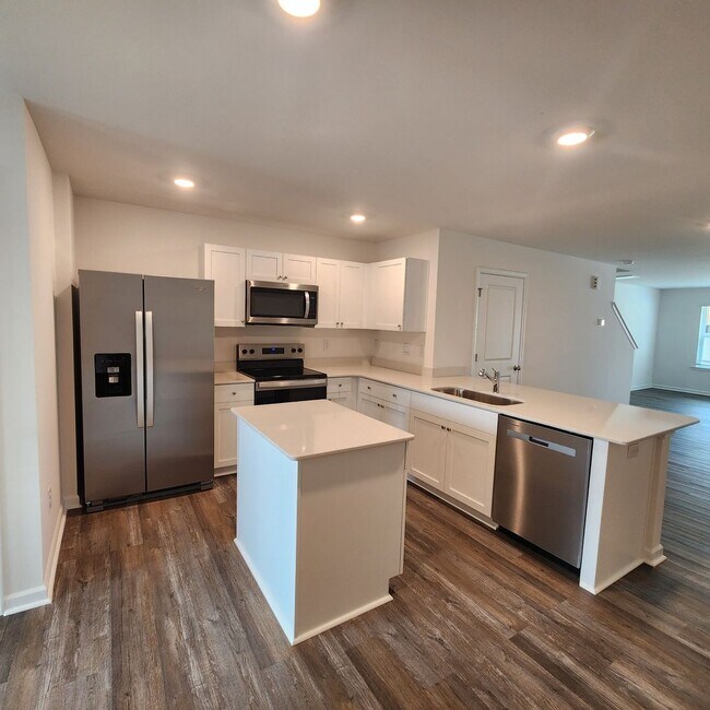 Foto del edificio - New townhome for rent North Raleigh