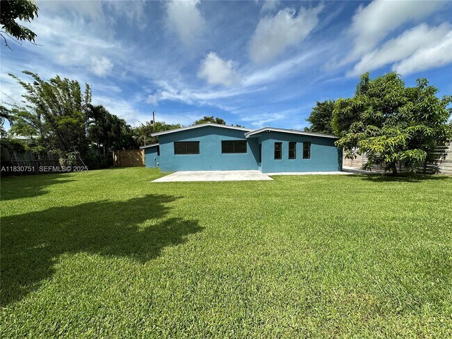 Building Photo - 10230 Dolphin Rd