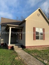 Building Photo - 512 E Oak St