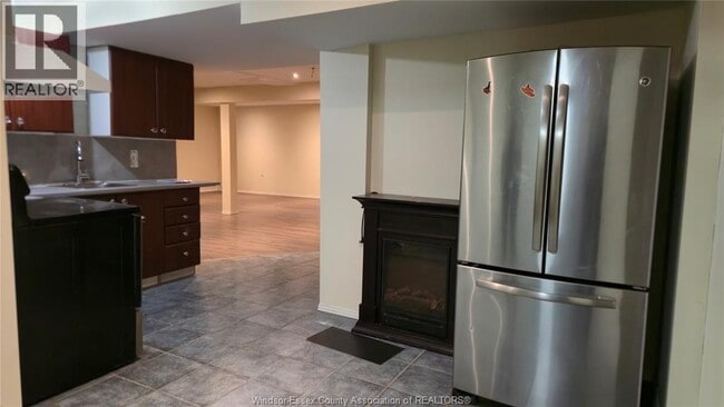 Building Photo - 135 WINCLARE Dr