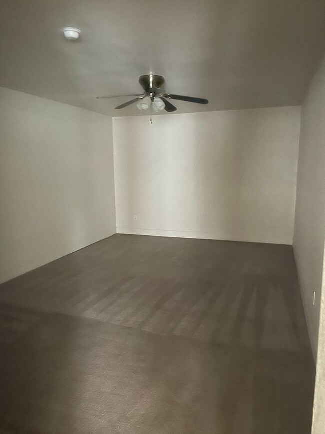 Building Photo - 3 BED, 2.5 BATH Townhouse; Close to ACU