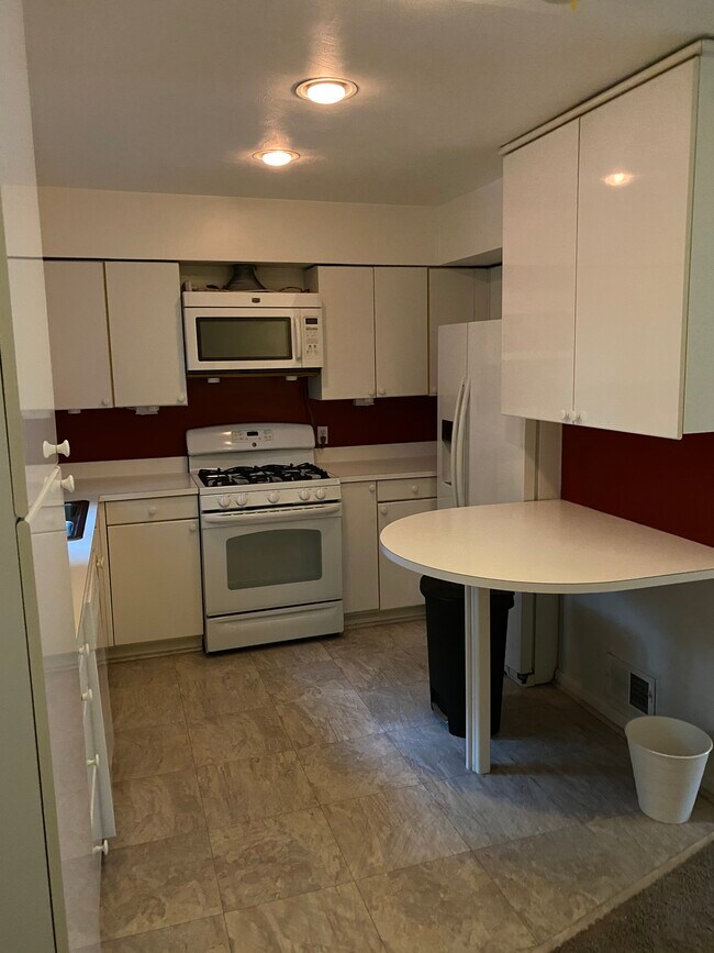 Foto del edificio - 5325 Wilkins Ave