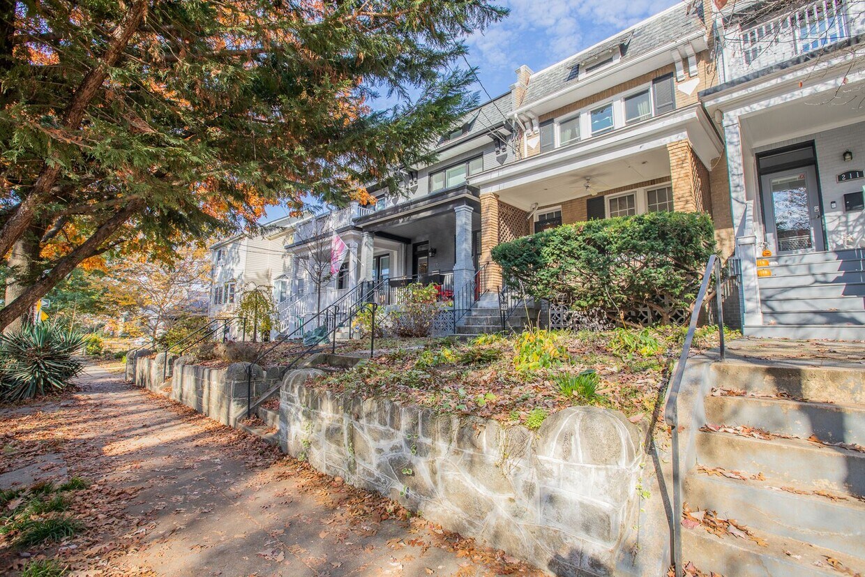 Primary Photo - Beautiful 3 BR/2 BA Townhome in Petworth!