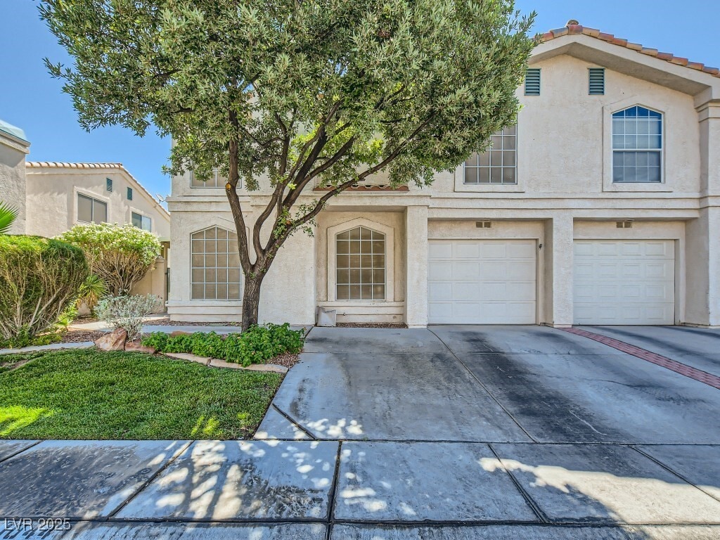 Primary Photo - 1044 Grammy Dr
