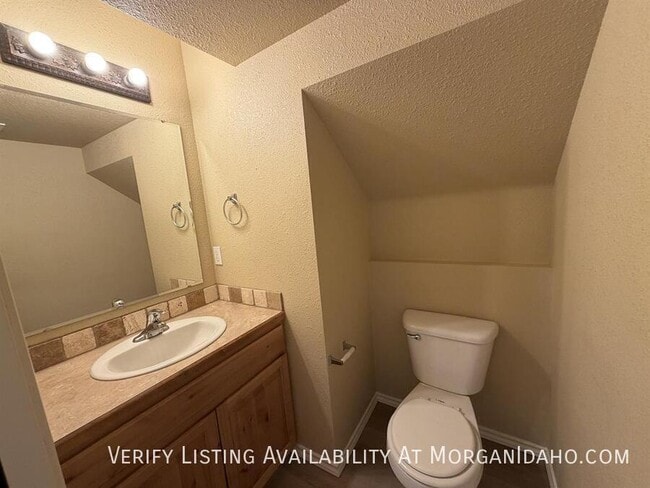 Building Photo - 6698 Poplar-