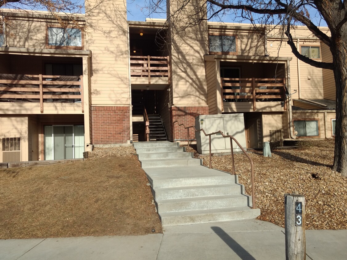 Primary Photo - 7665 E Eastman Ave