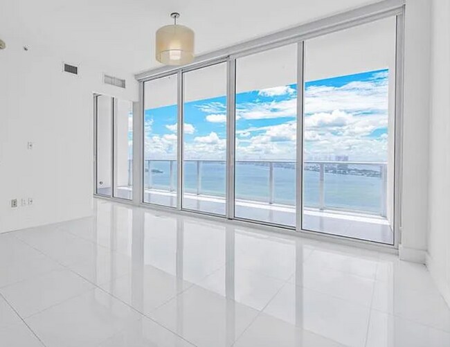 Foto del edificio - 2020 N Bayshore Dr