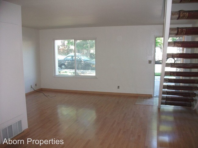 Foto del edificio - 3 br, 1.5 bath House - 2210 Amberwood Lane