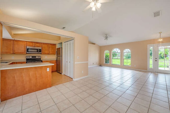 Foto del edificio - 3561 22nd Ave NE