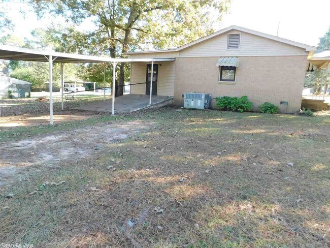 Building Photo - 2820 Springhill Rd