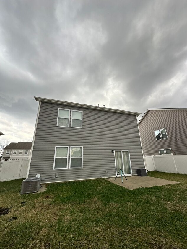 Building Photo - FOR LEASE- 4 BEDROOM HOME IN LEBANON!