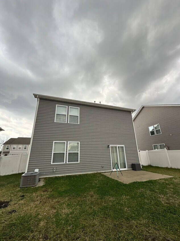 Foto del edificio - FOR LEASE- 4 BEDROOM HOME IN LEBANON!