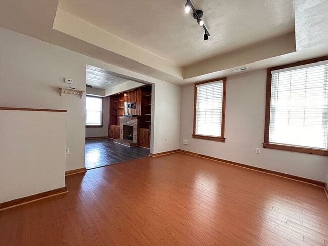 Building Photo - 400 Jamestown Ave