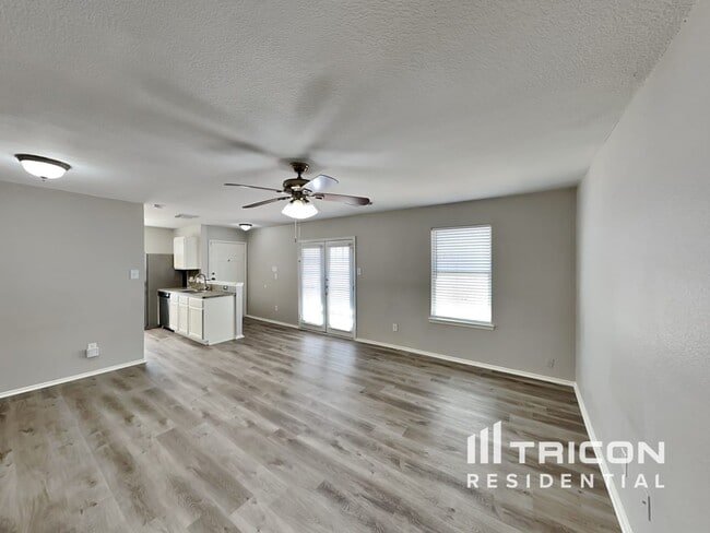 Building Photo - 22823 Sugar Bear Dr