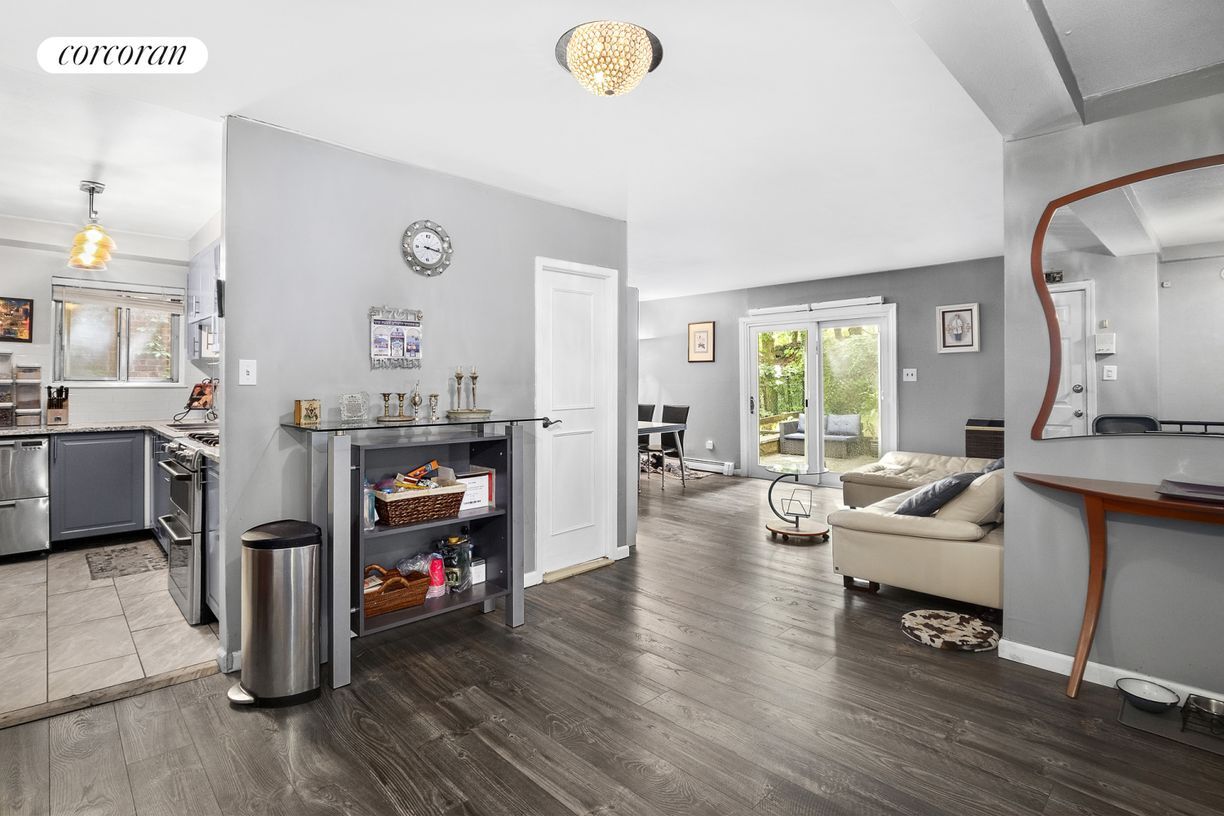 Foto principal - 6037 Delafield Ave