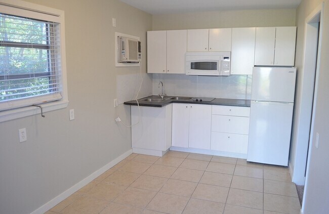 Foto del edificio - Adorable 1bed/1 bath home nestled between ...