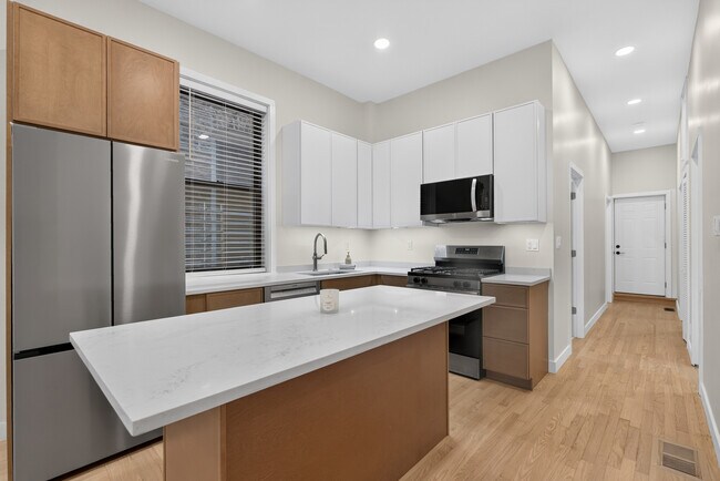 Foto del edificio - 2132 W Potomac Ave