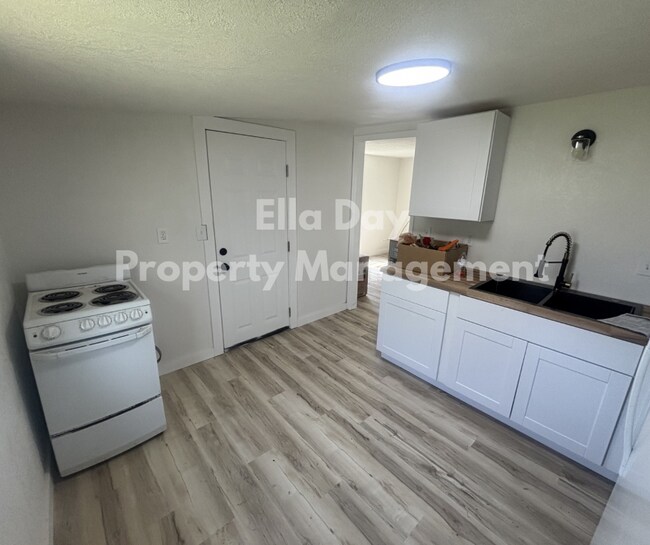 Foto del edificio - 610 N Ash St