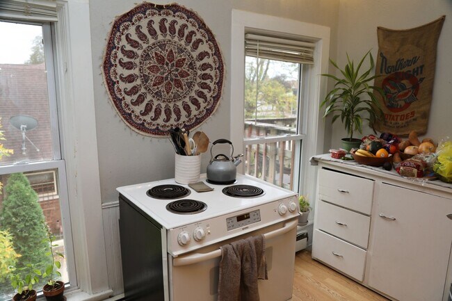 Foto del edificio - 3 Bedroom with Laundry and Off Street Park...