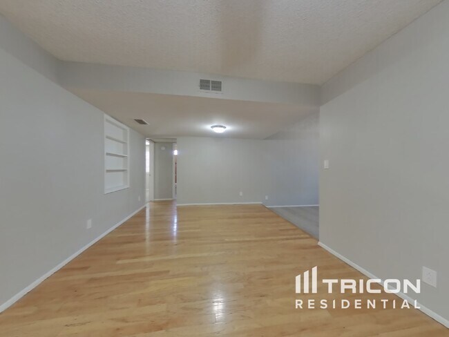 Foto del edificio - 4922 W Hatcher Rd