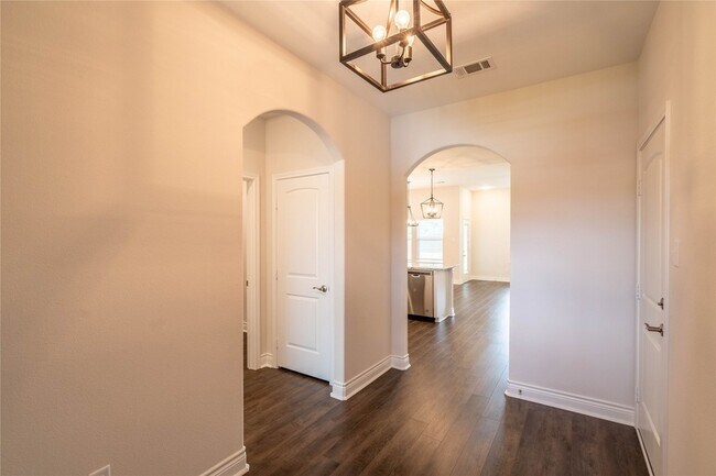 Foto del edificio - 8202 Grant Ln