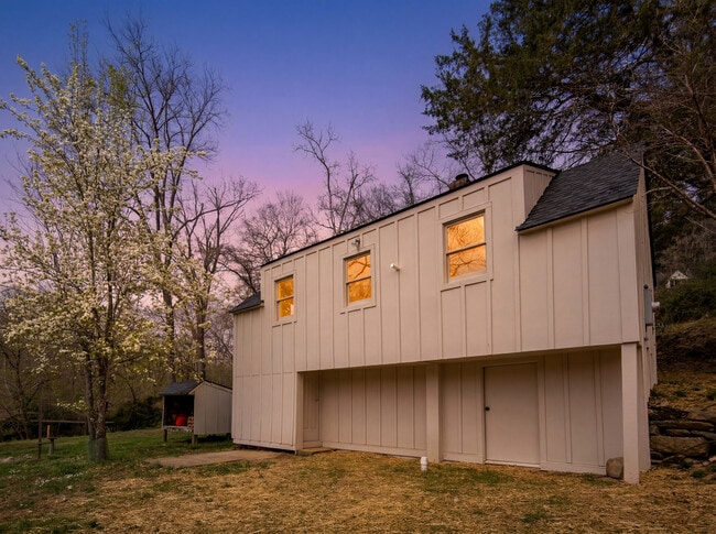 Building Photo - 37905 Snickersville Turnpike