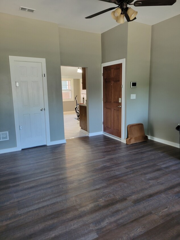 100 W Washington St Unit B, Harrisonville, MO 64701 Apartments in