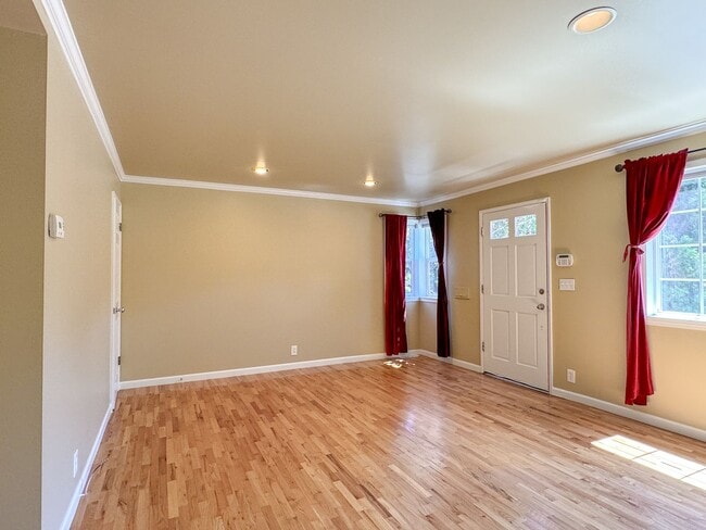 Building Photo - 356 N 77th St