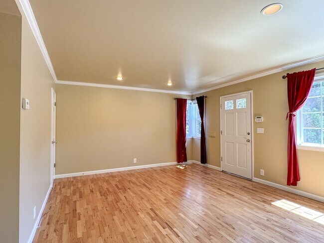 Building Photo - Beautifully Updated Phinney Ridge 2bd/2bth...
