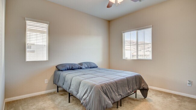 Building Photo - Fabulous home with Rooftop Deck!