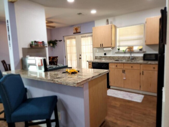 Foto del edificio - 2206 Treasure Hills Blvd